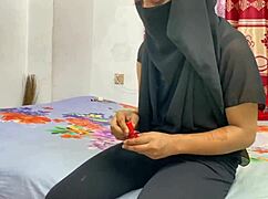 Mumbai Muslim Aunty Meets Hindu Boyfriend