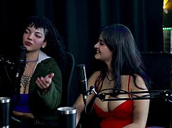 Safada faz uma dança sensual após dizer que sempre trabalhou com arte