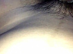 Em yêu đám dục, she whispers to her friend and girlfriend.