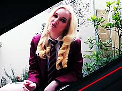 gorgeous british teen makes herself cum?