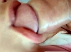 Amateur deep throating pro in homemade video! 😈