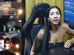 Ruan shows his cock to renatinha mello, she loves it, did they hook up?