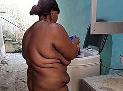 omg, this bbw milf gets a huge facial in the backyard from her stepson 😱