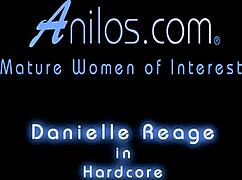 Mom begs for intimacy in her wet area