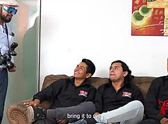 3 Jóvenes Arrechos Desean Pasar Casting Porno Con Sumisa Pelirroja Ninfómana