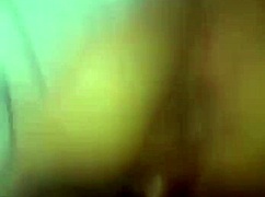 Latina madura es follada por el hijastro y se corre dentro mientras el pap� trabaja 😏