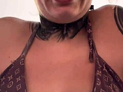 This gym babe got super wet, juices flowing down her legs