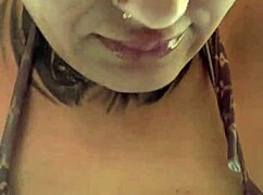 This gym babe got super wet, juices flowing down her legs