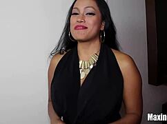 Maxine x gives rimjobs and blowjobs to her lover