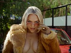 Bubble Butt Bbw Blonde Alexis Texas Hot Striptease On Top Of A Car