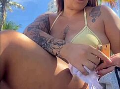 I'm at the beach feeling horny going to flash my big pussy for the guys