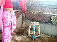 indian saree aunty has very hot fuck with young 18+ boy 😈