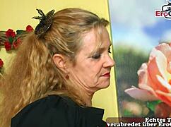 Deutsches Amateur Paar Versucht Den Ersten Dreier