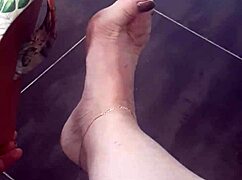 i got this petite vid for foottichists