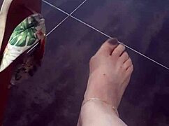 i got this petite vid for foottichists