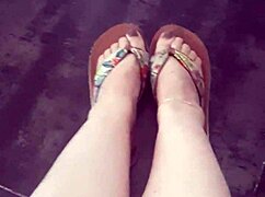 i got this petite vid for foottichists