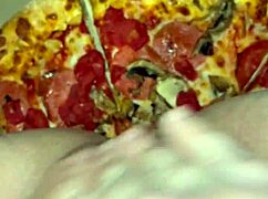 Saudi Teen Snoewwhite Masturbates With Food!