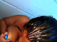 Peguei a gostosa de surpresa no banho