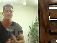 मिल्फ कुगार को अजनबी ने पेला