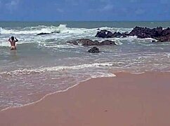 Yuri Gaúcho Casal Paradise Gostosa Casada Mostra Tudo Na Praia De Nudismo Os Machos Tudo Loucos