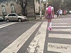 follado a una puta exhibicionista con minifalda llena de emocion