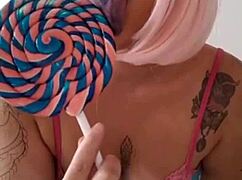 a delícia que é chupar um homem que nem uma puta em exposição pública