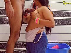 हाॅट देसी भाभी की बाथरूम में दर्दनाक चुदाई। 😈