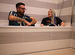 livie chats from the bath as frankie jax reveals her backstage secrets